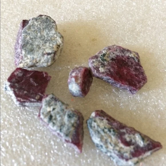 Rough ruby - Picture 2 of 4